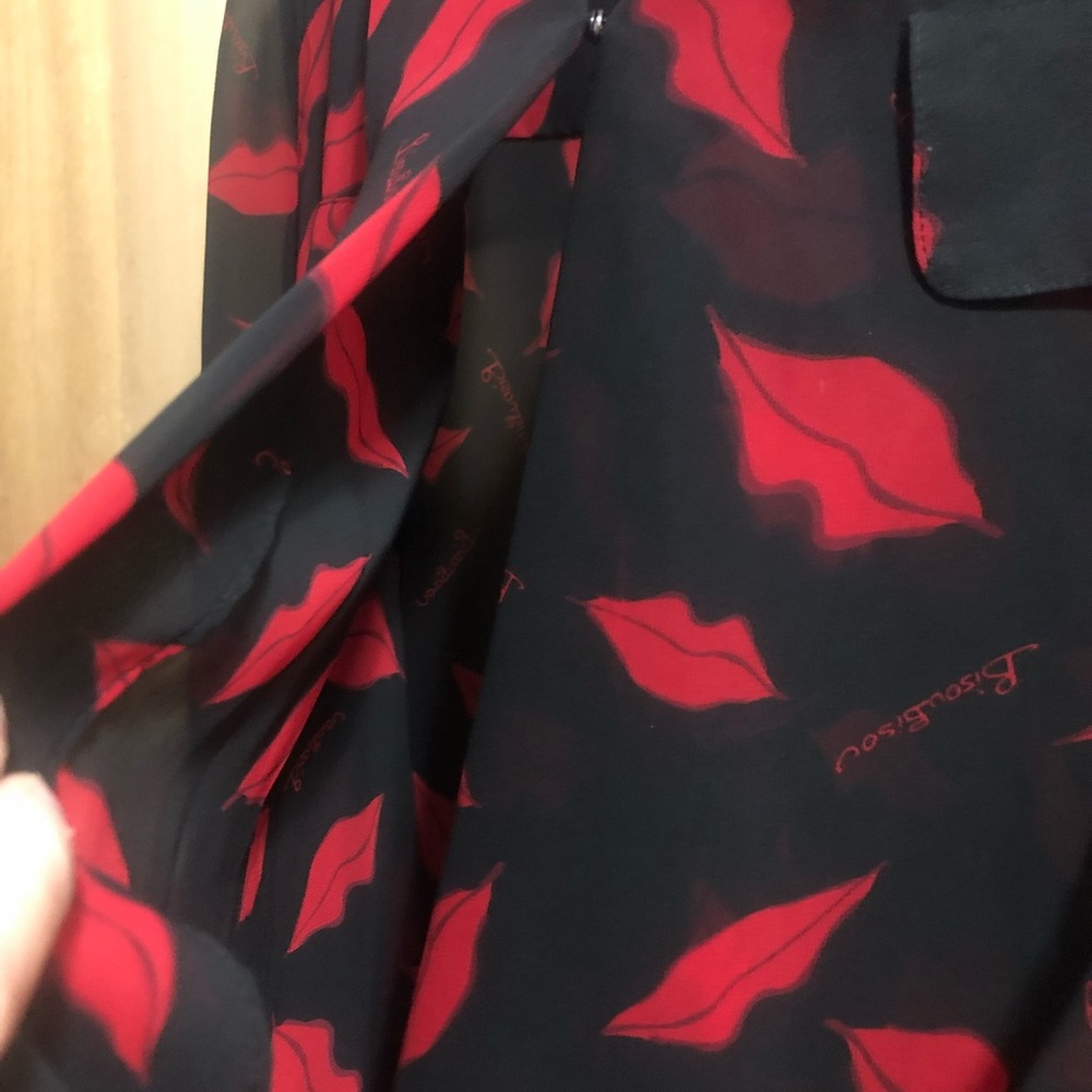 Bisou Bisou Black Red Sheer Lip Print Blouse XL - Picture 7 of 11
